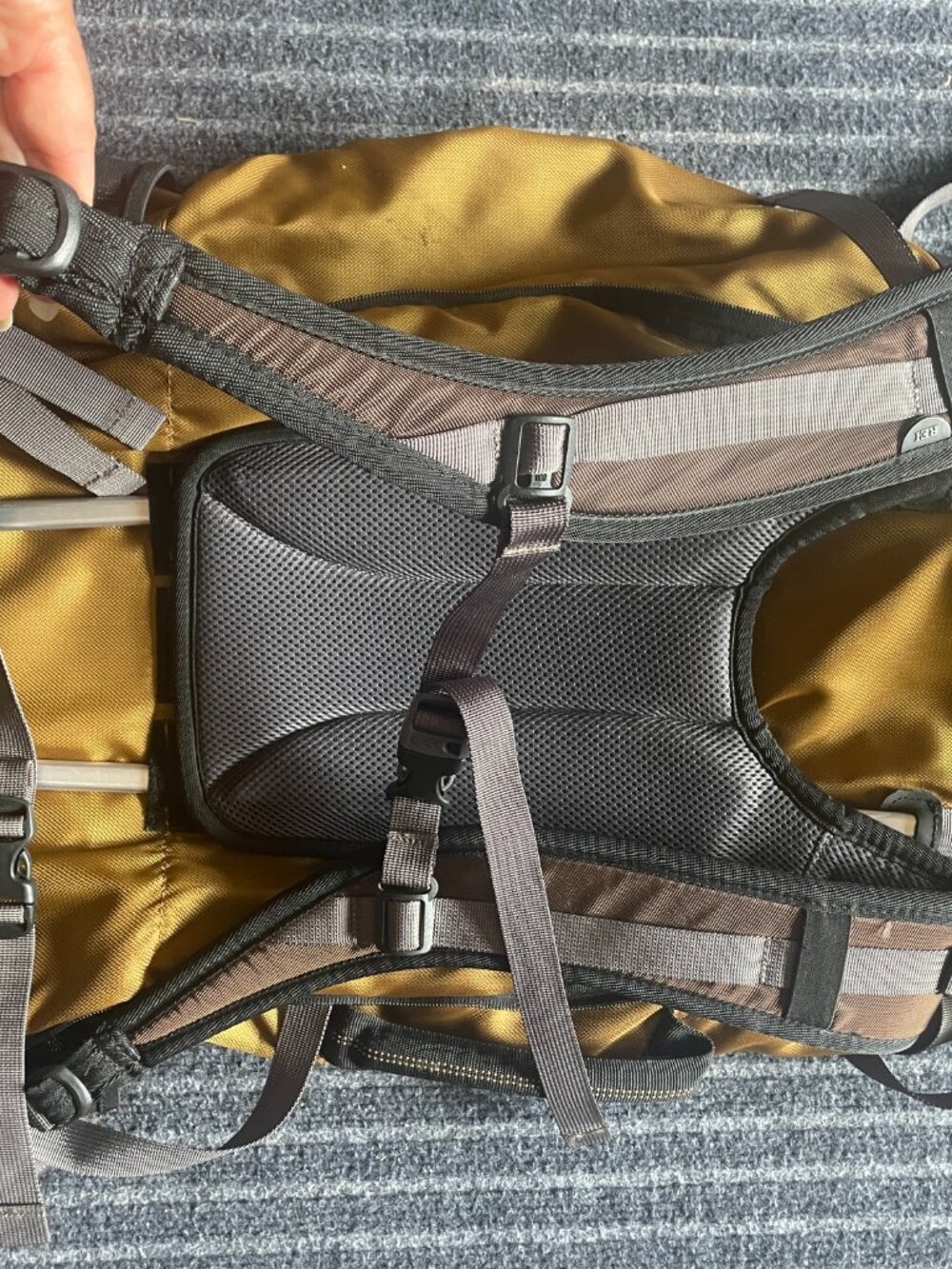 REI Pinnacle Hiking Alpine Backpack Model 13104 65 Liters 4 pounds 9 oz - Picture 6 of 16